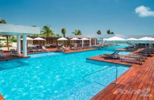 Condo de lujo muy espacioso Marina Private Beach Club en venta Playa Mujeres Cancún. En Playa Mujeres